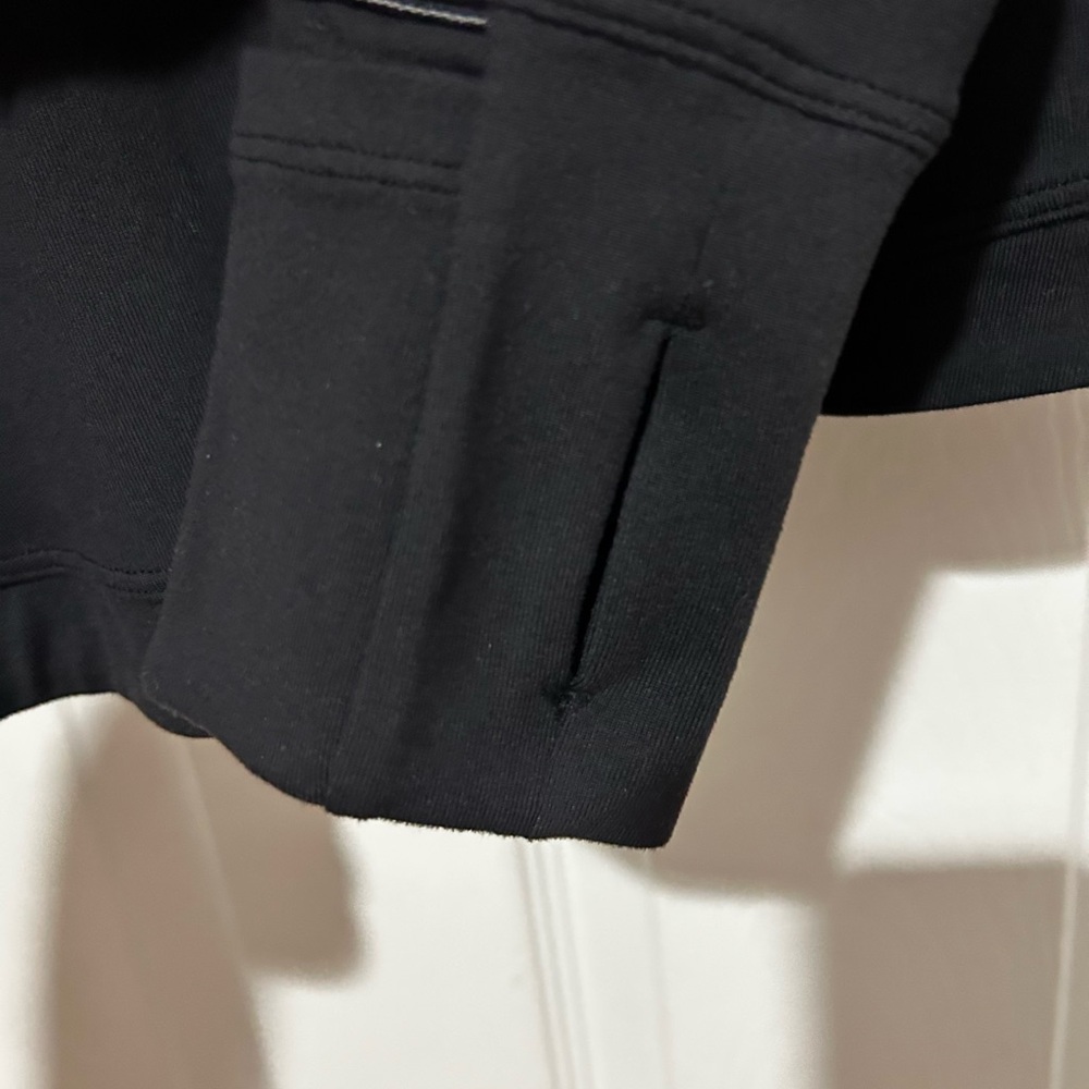 🆕 Lulul  Runderful Long Sleeve Sz 10 Black Thumbholes Cuffins - Picture 7 of 11